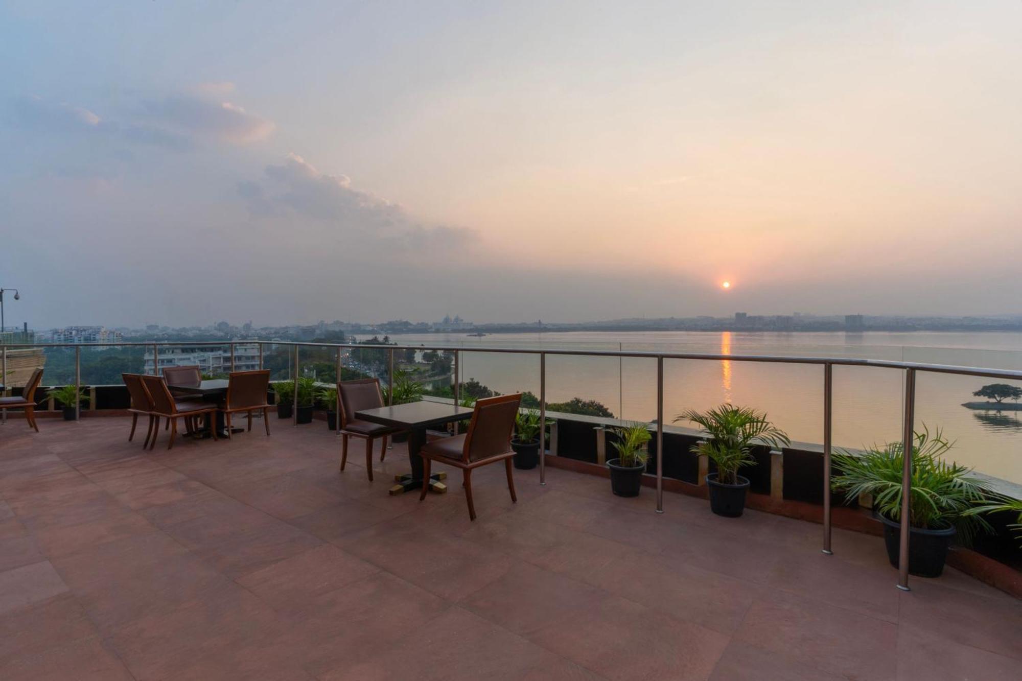 Hyderabad Marriott Hotel & Convention Centre Bagian luar foto