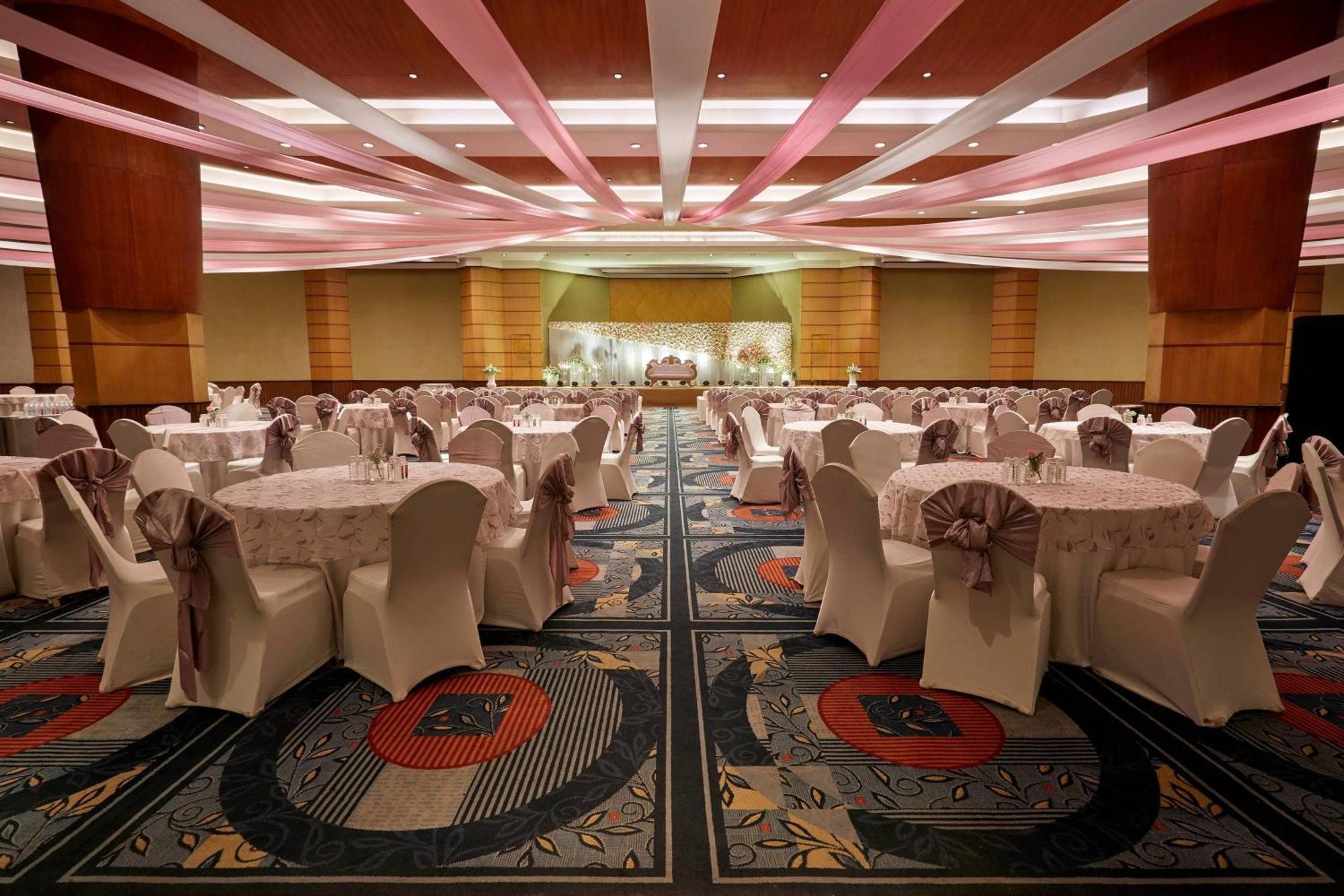 Hyderabad Marriott Hotel & Convention Centre Bagian luar foto